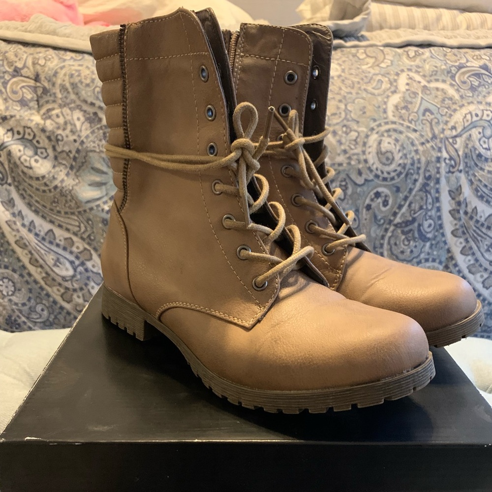 Charlotte Russe Anchor Boot in Taupe Size 8